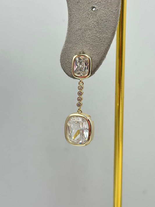 14K Altın Kaplama Sallantılı Baget Taş Detay Küpe