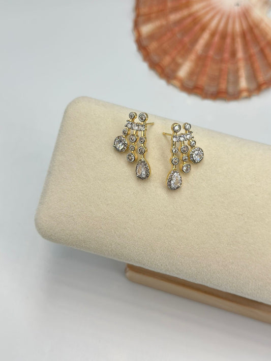 Damla Taş Detay Minimal Çelik Küpe