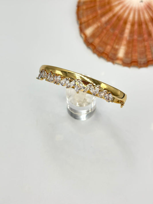 Damla Taş Detaylı Kelepçe (Çelik)