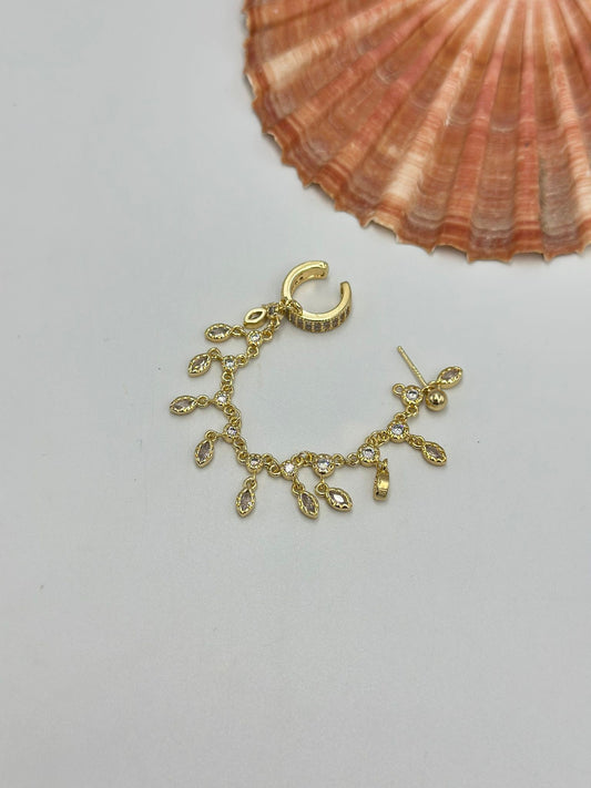 Charm Detaylı Kıkırdak Küpe