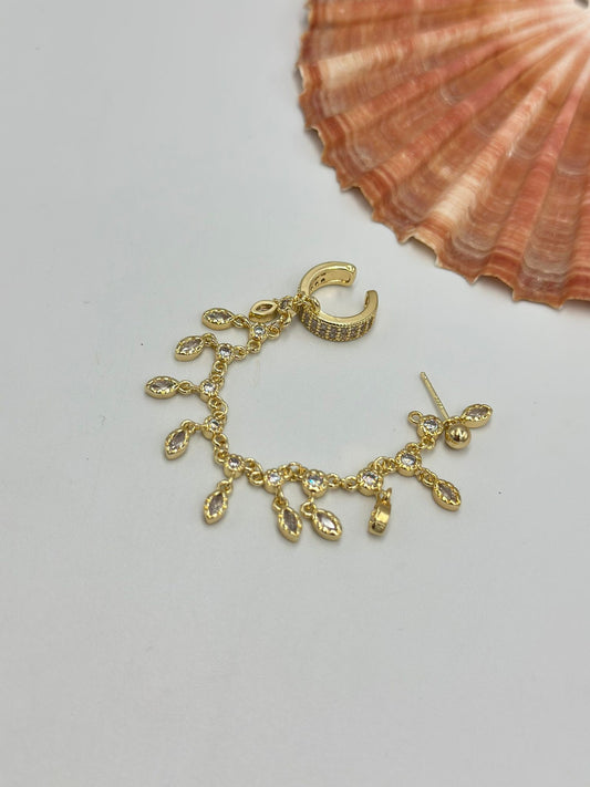 Charm Detaylı Kıkırdak Küpe