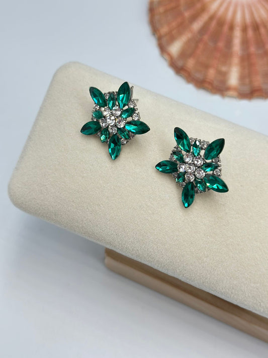 Yeşil Baget Taş Detay Çiçek Küpe (Pirinç Kaplama)