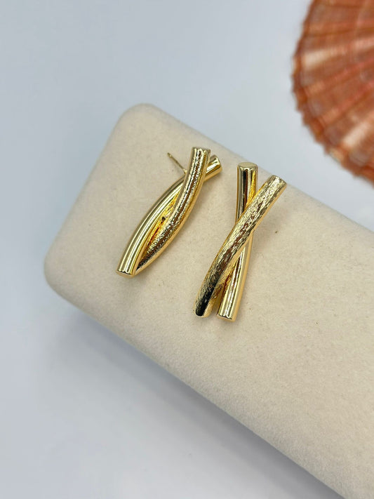 Gold X Detay Tasarım Küpe (Pirinç Kaplama)