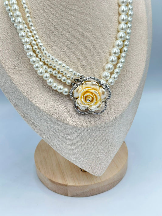 Çiçek Detay İnci Kolye (Pirinç Kaplama)