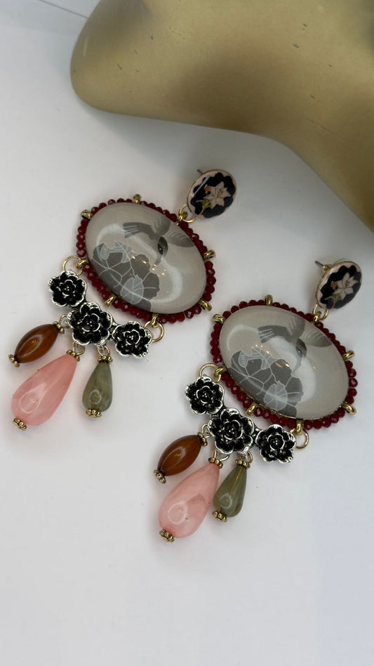 Kemik Ve Vintage Detay Sallantılı Küpe (Çelik)