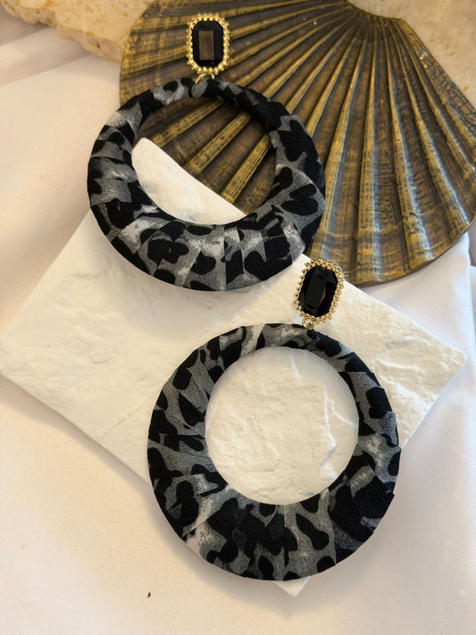 Baget Taş Detay Pirinç Kaplama Küpe