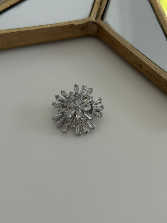 Baget Taş Detaylı Çiçek Broş