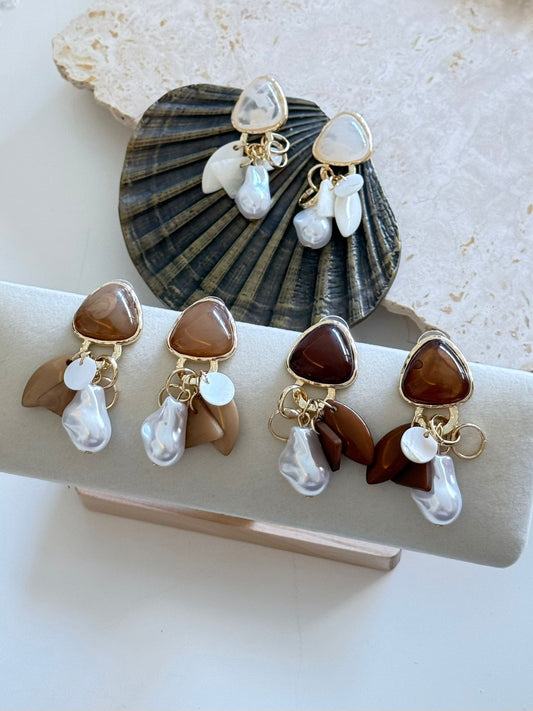 Barok İnci Detaylı Sallantılı Charm Tasarım Küpe (Pirinç Kaplama)