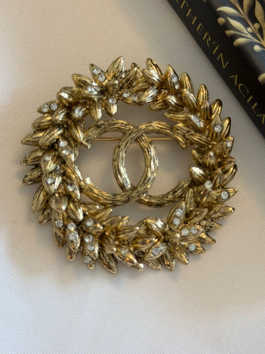 Çiçek Detay Çelenk CC Broş (Bronz Kaplama)