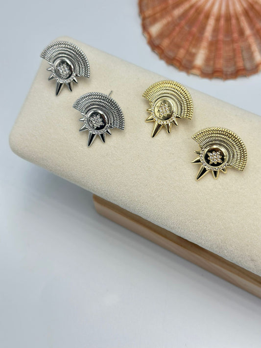 Çiçek Detaylı Geometrik Küpe (Çelik)