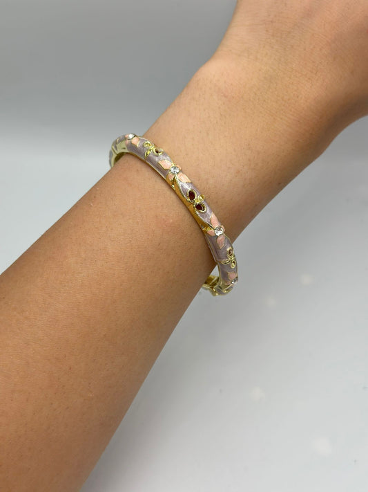 Çiçekli Ve Mineli Detay Çelik Kelepçe