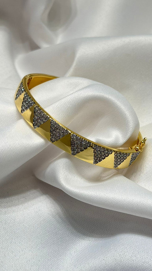 Çift Renk Üçgen Detay Kelepçe (Çelik)