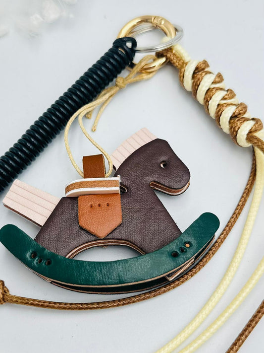 Deri At Detaylı Çoklu Çanta Aksesuar