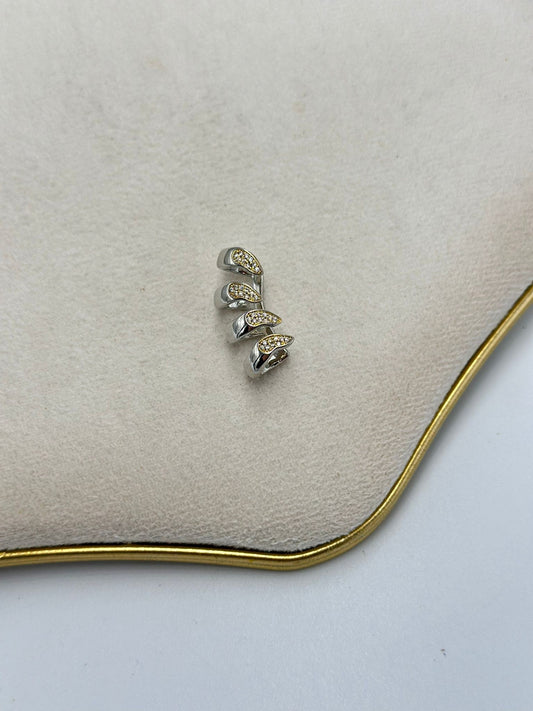 Gold Detay Çoklu Görünüm Kıkırdak Küpe