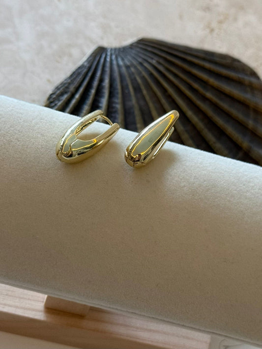 Gold Oval Plaka Kesim Detaylı Halka Küpe