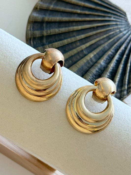 Gold Plaka Detaylı Sallantılı Vintage Küpe