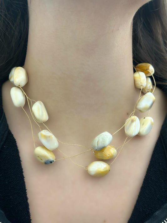 Hareli Bej Renk Detay Tel Kolye