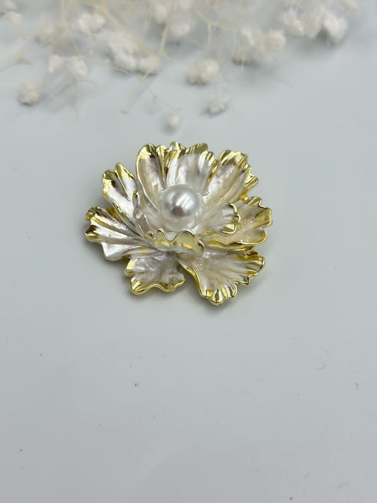 İnci Detaylı Minimal Çiçek Broş