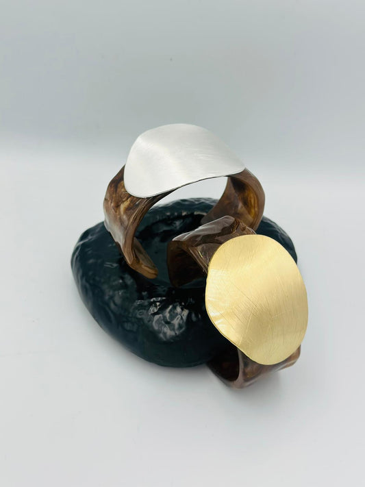 Mat Plaka Detaylı Kahverengi Kemik Kelepçe