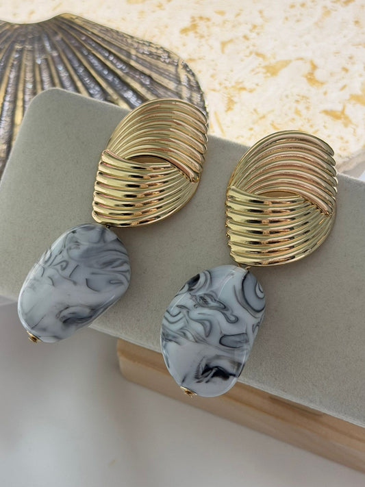 Mermer Desen Detay Sallantılı Pirinç Kaplama Küpe