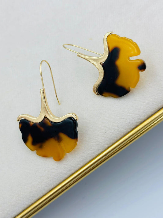 Sallantılı Reçine Yaprak Küpe (Pirinç Kaplama)