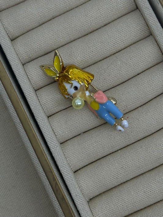 Sevimli Sakız Şişiren Kız Broş