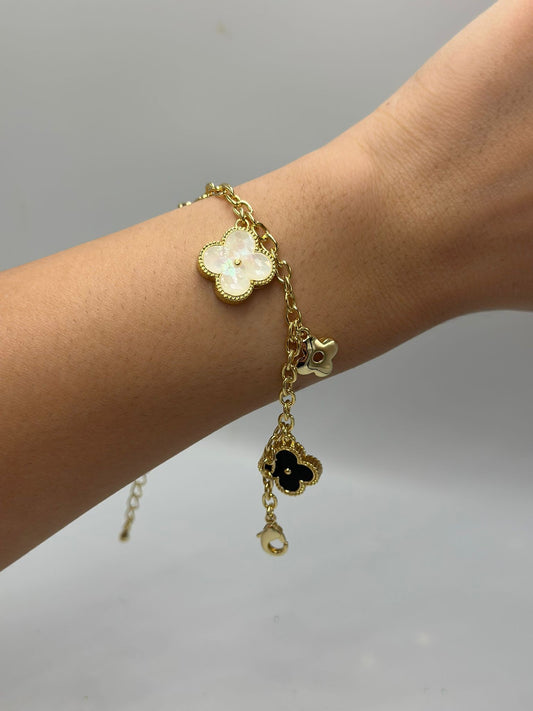 Siyah Beyaz Yonca Charm Çelik Bileklik