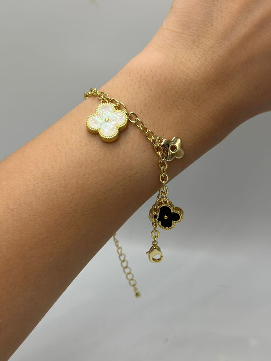 Siyah Beyaz Yonca Charm Çelik Bileklik