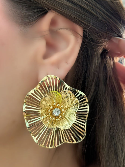 Tek Taş Detaylı Tel Çiçek Küpe