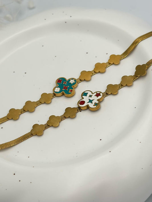 Yonca Model Detaylı Çelik Bileklik