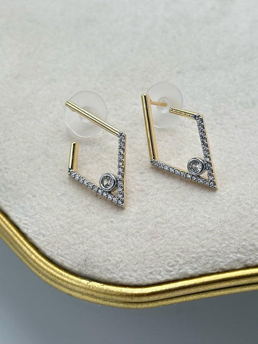 Zirkon Taş Detay Geometrik Çelik Küpe