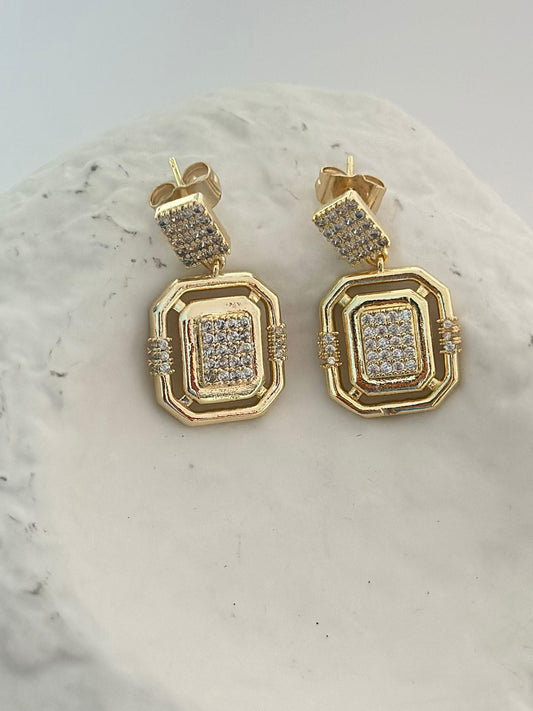 Zirkon Taş Detay Kare Kesim Premium Sallantılı Küpe