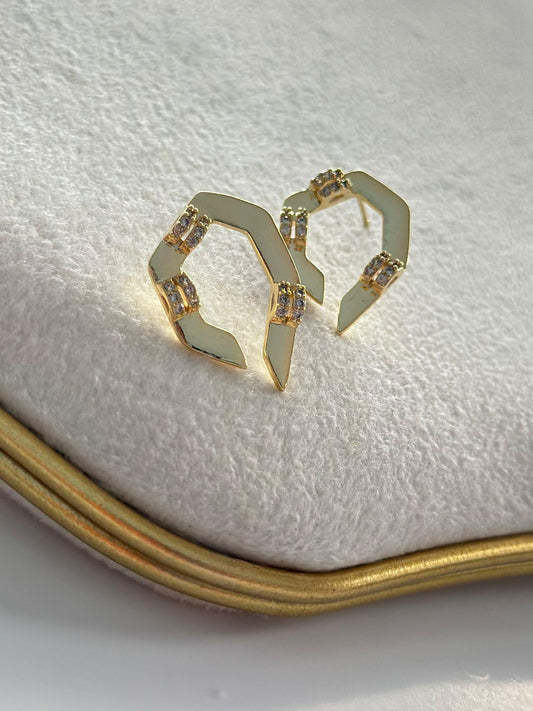 Zirkon Taş Detay Kıvrım Küpe (Çelik)