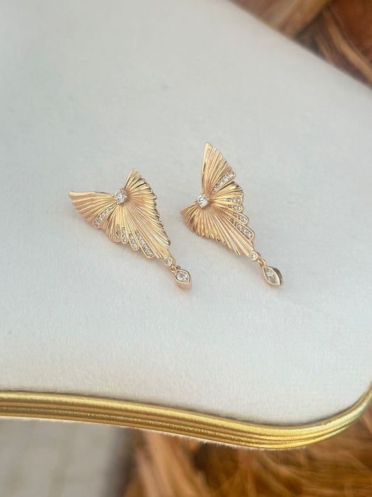 Zirkon Taş Detay Melek Kanadı Çelik Küpe