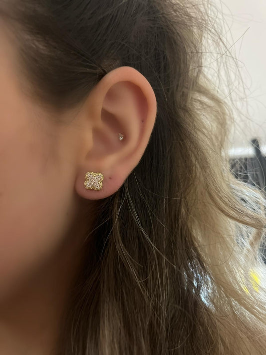 Zirkon Taş Detay Minimal Yonca Küpe