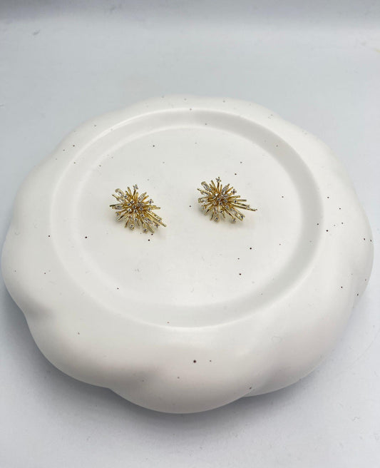 Zirkon Taş Detay Oklu Küpe