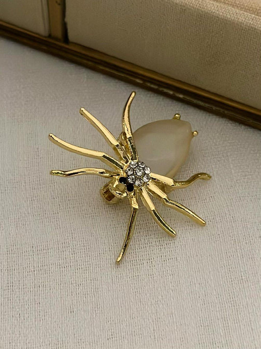 Zirkon Taş Detaylı Örümcek Figürlü Gold ve Sedef Broş