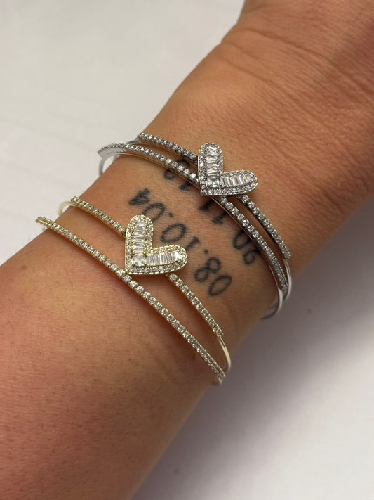 Zirkon Taş Kalp Detaylı İki Sıra Kelepçe