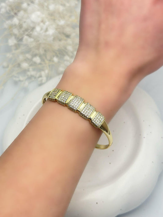 Zirkon Taş Kare Detaylı Altın Kaplama Kelepçe