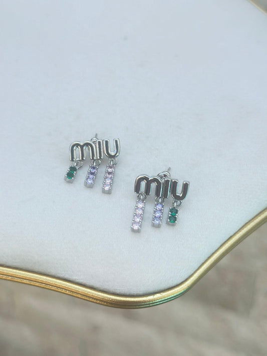 Zirkon Taş Renkli Sallantı Detay Minimal Çelik Küpe