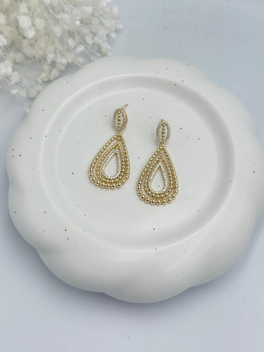 Zirkon Taş ve Topçuk Detaylı Sallantılı Çelik Küpe