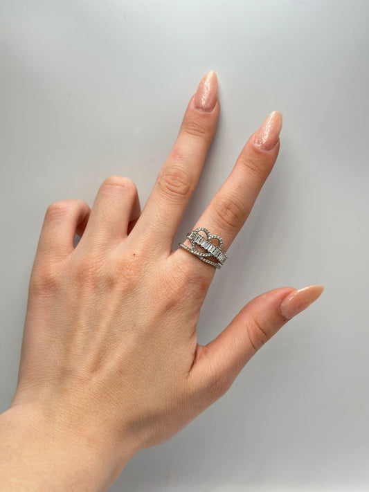 Zirkon ve Baget Taş Detaylı Kalp Ayarlamalı Yüzük