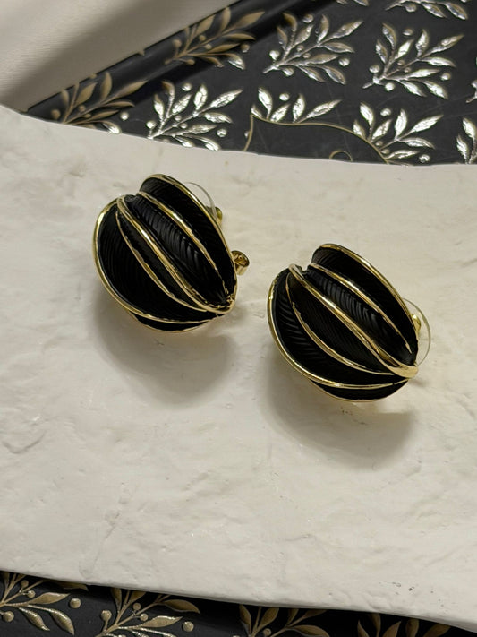 14K Altın Kaplama Siyah Üzeri Gold Detay Küpe