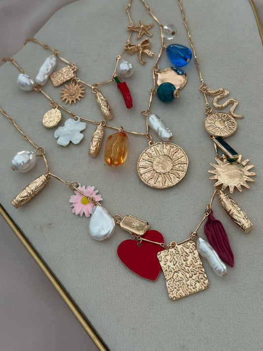 3 Sıra Çoklu Charm Detaylı Yaz Neşesi Kolye