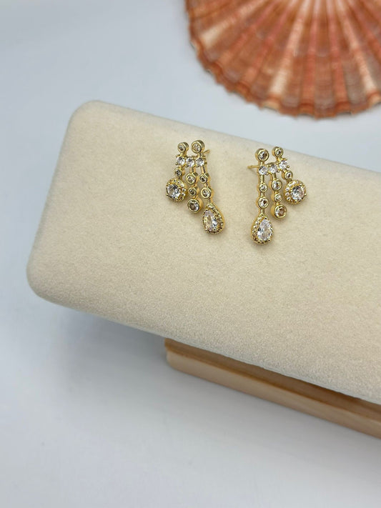 Damla Taş Detay Çelik Küpe