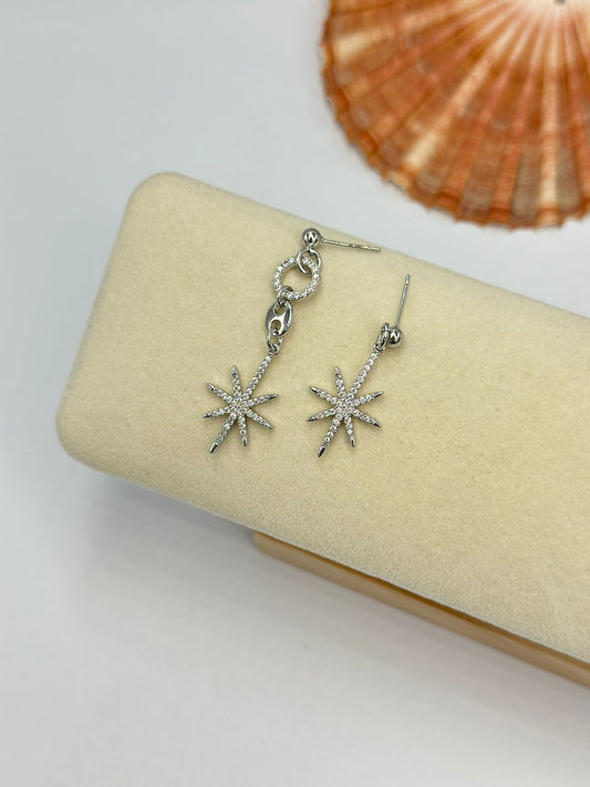 Sallantı Detay Kutup Yıldızı Küpe