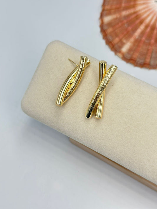 Gold X Detay Tasarım Küpe (Pirinç Kaplama)