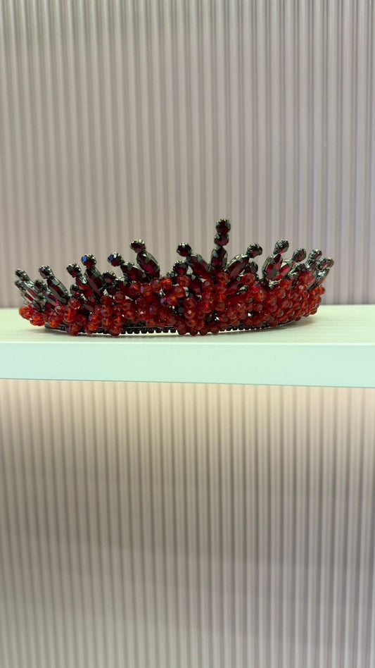 Kırmızı İşlemeli Byyeşo Taç