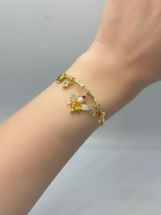 Zirkon Taş Arı Charm Detay Çelik Kelepçe