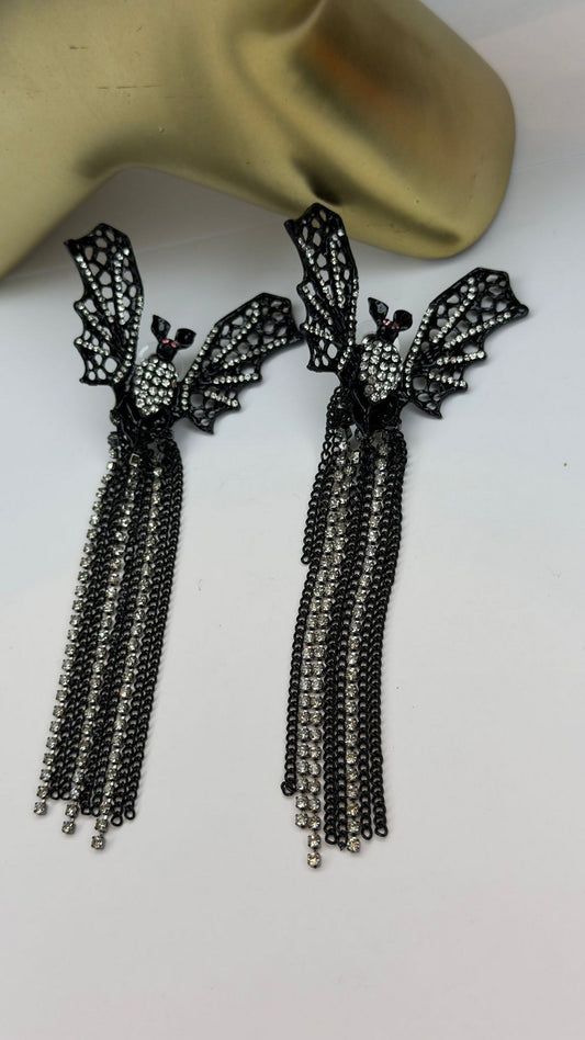 Yarasa Detay Sallantılı Küpe (Çelik)